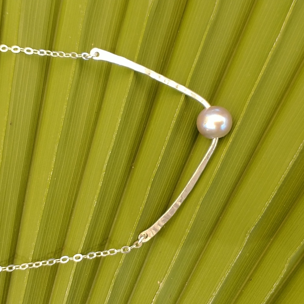 Women's Floating Pearl Necklace